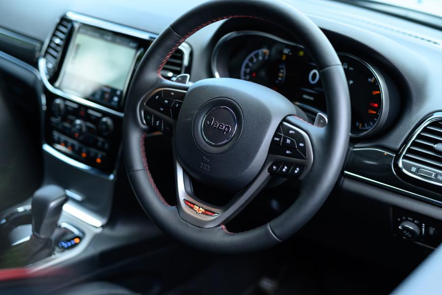 Торпедо Jeep Grand Cherokee Trailhawk (WK2) 2017 года  (JP) (фото 7 из 10)